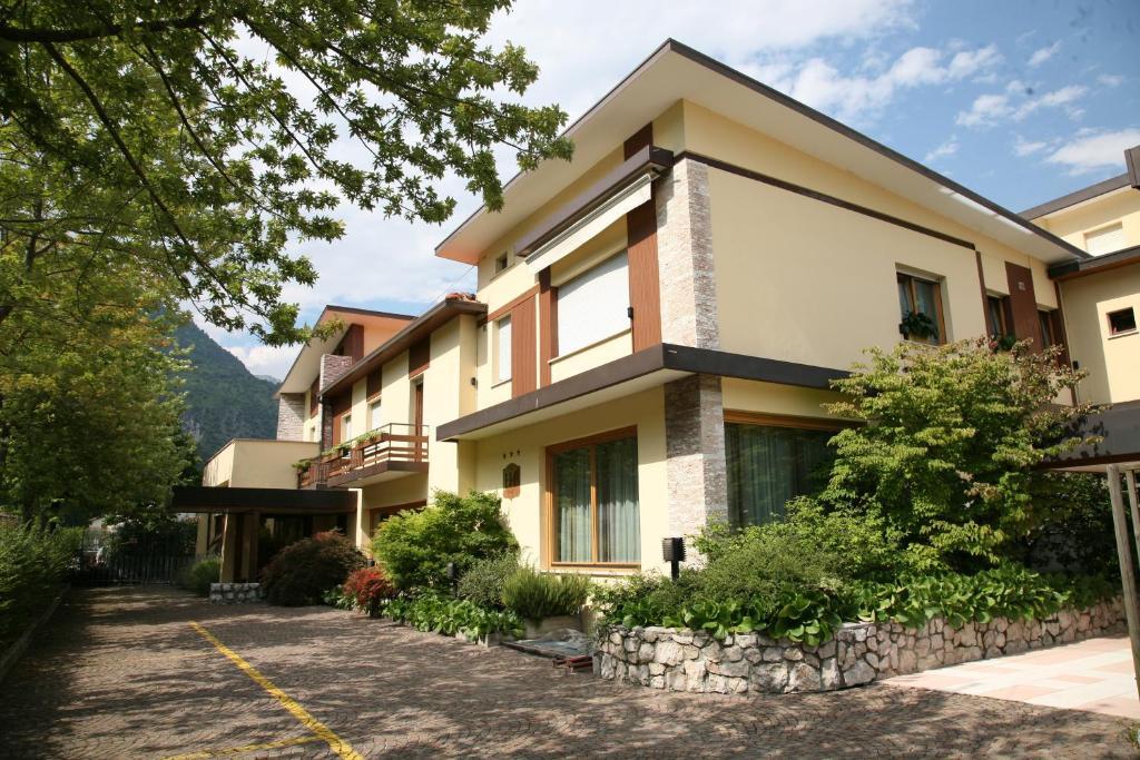 Albergo Benito Ponte nellʼAlpi Buitenkant foto